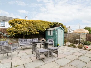 Outdoor dining - Rhos Deiniol, Morfa Bychan (Porthmadog)