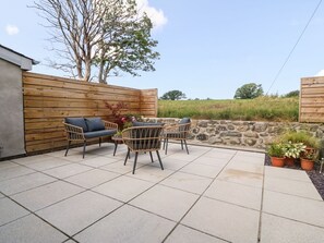 Terrace/patio - Y Beudy: Charming Retreat in Caernarfon (Caernarfon)