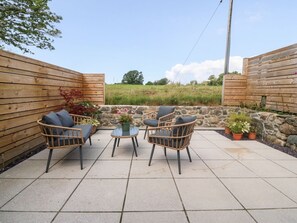 Terrace/patio - Y Beudy: Charming Retreat in Caernarfon (Caernarfon)