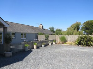 Property grounds - Bodsela Bach: A Cozy Getaway (Pwllheli)