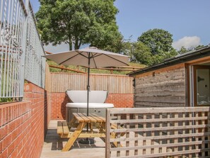 Outdoor dining - The Boundary Annex: A Dog-Friendly Retreat (Bishops Castle)