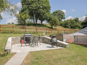 Outdoor dining - The Boundary Annex: A Dog-Friendly Retreat (Bishops Castle)