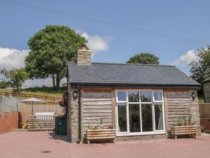 Terrace/patio - The Boundary Annex: A Dog-Friendly Retreat (Bishops Castle)