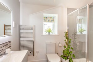 Shower - Eames Cottage, Cowling (Skipton)