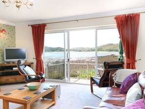 Fireplace - WESTHAVEN, WiFi, Beautiful Views, TV. Ref. 979485. (Mallaig)
