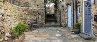 The Little Flat: Cozy Retreat for Couples