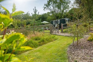 Property grounds - Onnen, near to Aberaeron. 1bed (Llanarth)