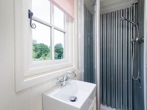 Shower - Onnen, near to Aberaeron. 1bed (Llanarth)