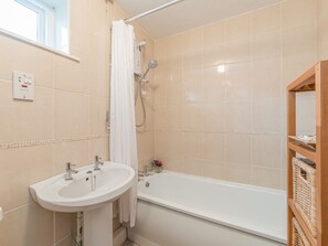 Shower - Crumstone Corner, Seahouses (Seahouses)