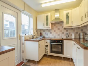 Dishwasher, high chair - Crumstone Corner, Seahouses (Seahouses)