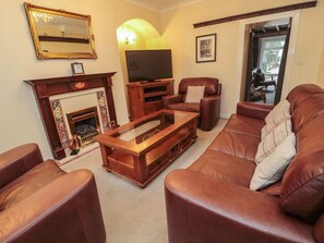 Living area - Victoria Cottage, Amble (Amble)