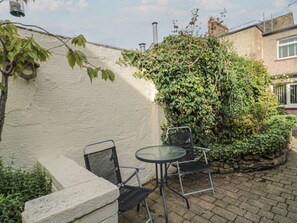 Outdoor dining - Victoria Cottage, Amble (Amble)