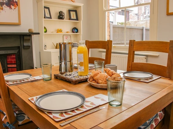 Dining - Willow View, Shrewsbury (Shrewsbury)