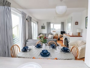 Interior - Valley High Retreat in Solva (Haverfordwest)