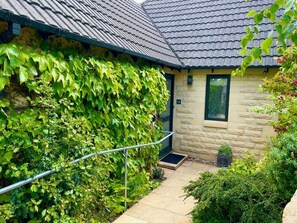Property grounds - 1A Erneston Crescent, Corsham (Corsham)