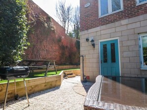 Outdoor dining - The Shipwrights, Whitby (Whitby)