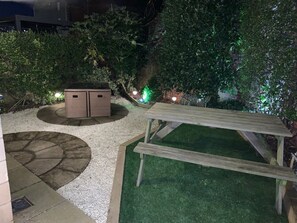 Outdoor dining - The Shipwrights, Whitby (Whitby)