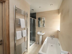 Shower - Smithy Cottage, Embleton. WiFi (Alnwick)
