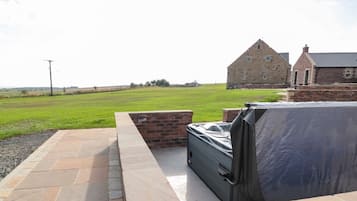 Tina de hidromasaje al aire libre