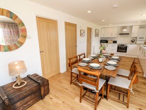 Dining - Chianti, Seaview Retreat in Pondwell (Ryde)