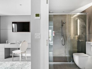 Shower - Huxham View and Annex, Stoke Canon (Exeter)
