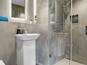 Shower - Huxham View and Annex, Stoke Canon (Exeter)