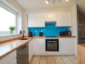 Dishwasher, high chair - Estuary View, Newquay (Newquay)