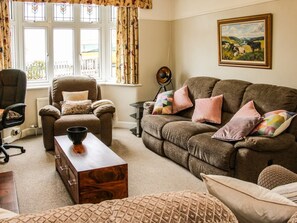 Living area - Sunningdale: A Charming Retreat (Ludlow)