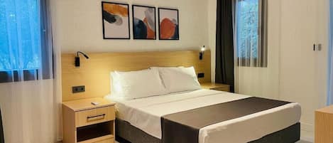 Iron/ironing board, WiFi, bed sheets