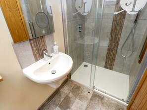Shower - Jacob's Lodge, Eggleston (Barnard Castle)