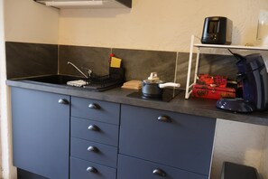 Fridge, microwave, stovetop, coffee/tea maker