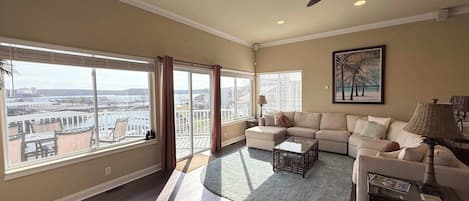 Hus - flera sÀngar - balkong (Malibu Sunrise) | Vardagsrum