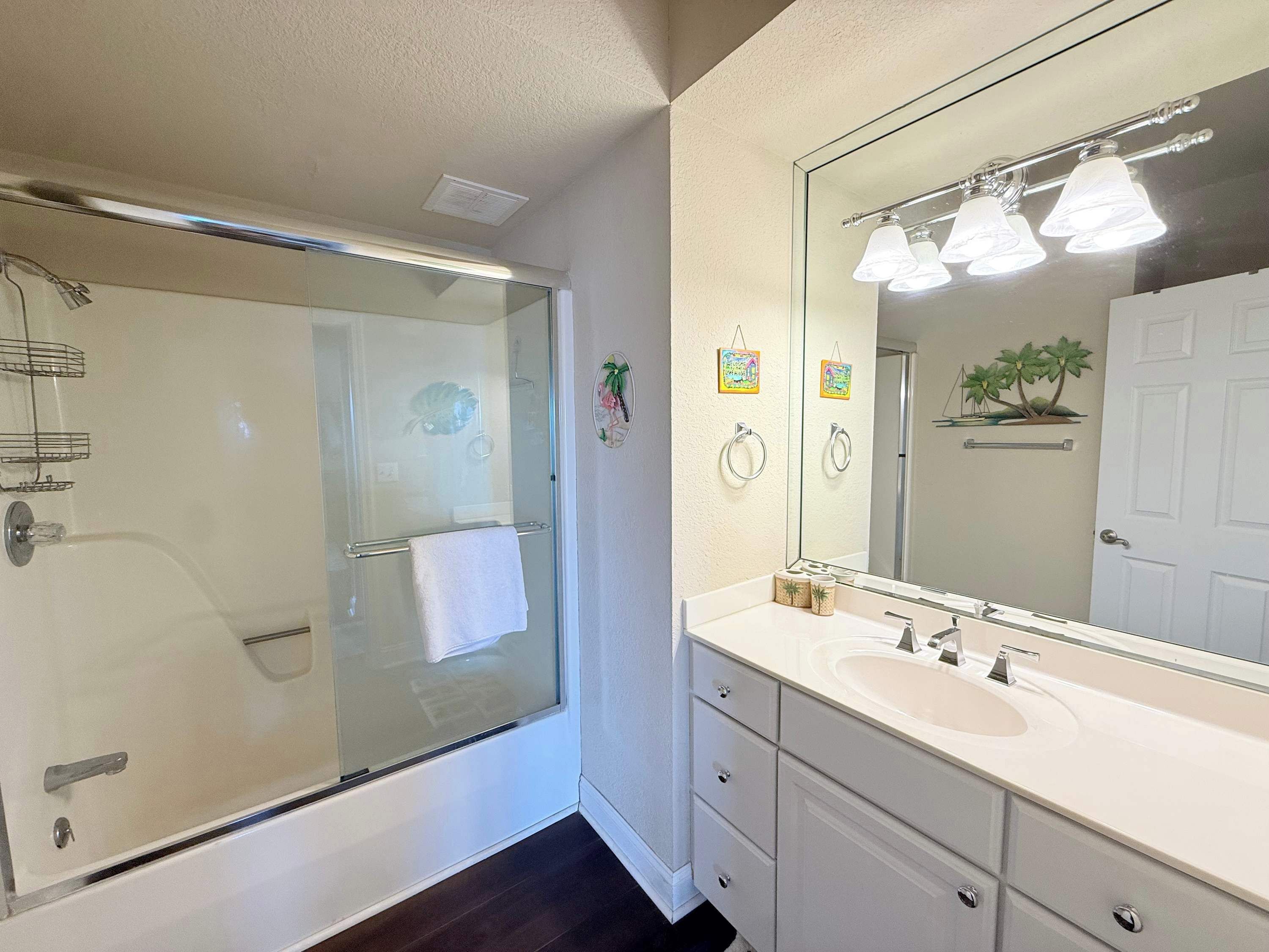 House, Multiple Beds, Balcony (Malibu Sunrise) | Bathroom | Towels