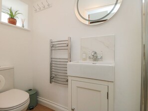 Shower - Garden Cottage, Scalby (Scarborough)