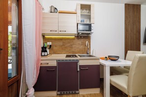 Private kitchen - Modern vacation apartment with large terrace and private parking space (Crikvenica)