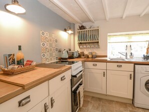 Private kitchen - Cosy Cottage, Bawdeswell (Dereham)