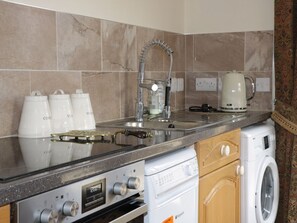 Private kitchen - Acorn Cottage, Kilham (Driffield)