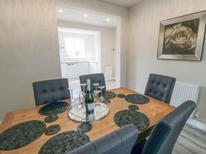 Dining - 11 Castle Gardens, Scarborough (Scarborough)
