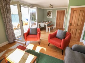 Living area - Charming Meadow Croft Retreat (Haverfordwest)