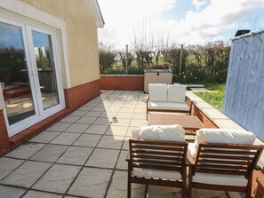 Terrace/patio - Charming Meadow Croft Retreat (Haverfordwest)