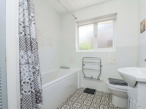 Shower - Castelain rests in Flamborough (Bridlington)