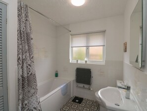 Shower - Castelain rests in Flamborough (Bridlington)