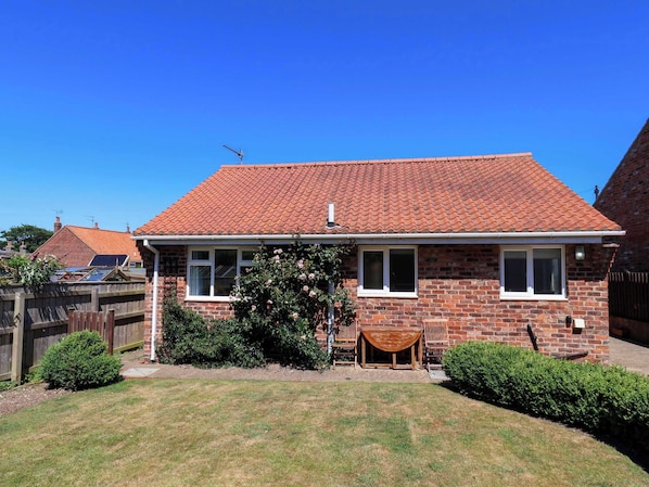 Exterior - Castelain rests in Flamborough (Bridlington)