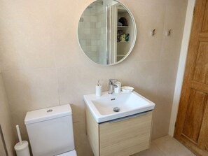 Shower - Cobbles Cottage, Heptonstall (Heptonstall)