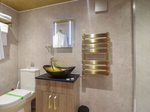 Shower - Circus Circus Flintshire 1-bed (Holywell)