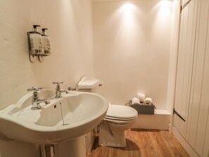 Shower - LLYS MADOC: Spacious Haven (Porthmadog)