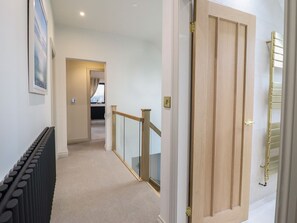 Interior - Pistyll Ddu, Llanfairpwllgwyngyll (Llanfairpwllgwyngyll)