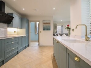 Interior - Pistyll Ddu, Llanfairpwllgwyngyll (Llanfairpwllgwyngyll)