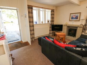 Living area - North Ives Cottage in Oxenhope (Keighley)