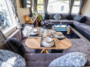 Living area - 25 Kingfisher Court, Tattershall (Lincoln)